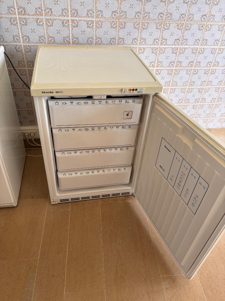 Congélateur 4 tiroirs Miele, Electroménager, Congélateur, 85 à 120 cm, Enlèvement, Utilisé