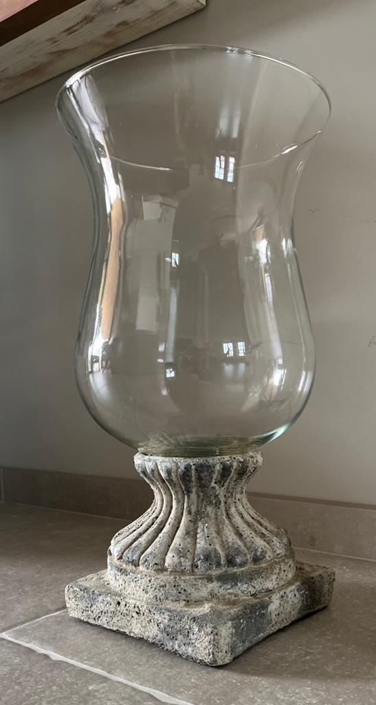 Grote glazen vaas met betonnen voet, Ophalen, Zo goed als nieuw