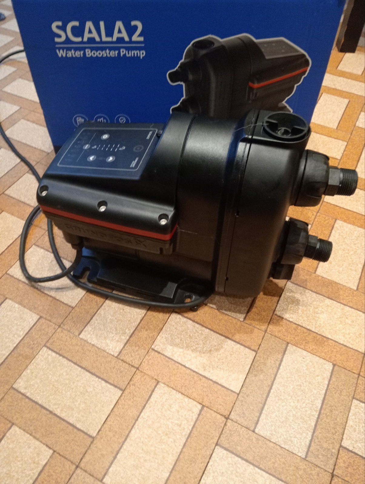 pompe de surpression d'eau Grundfos SCALA2 (Water Booster Pu, Enlèvement, Comme neuf, Électrique, Pompe pour citernes d'eau de pluie