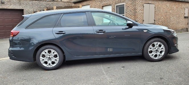 Kia Ceed Sportswagon Attract (bj 2022, automaat), Auto's, Stof, Gebruikt, Euro 6, Lichtsensor
