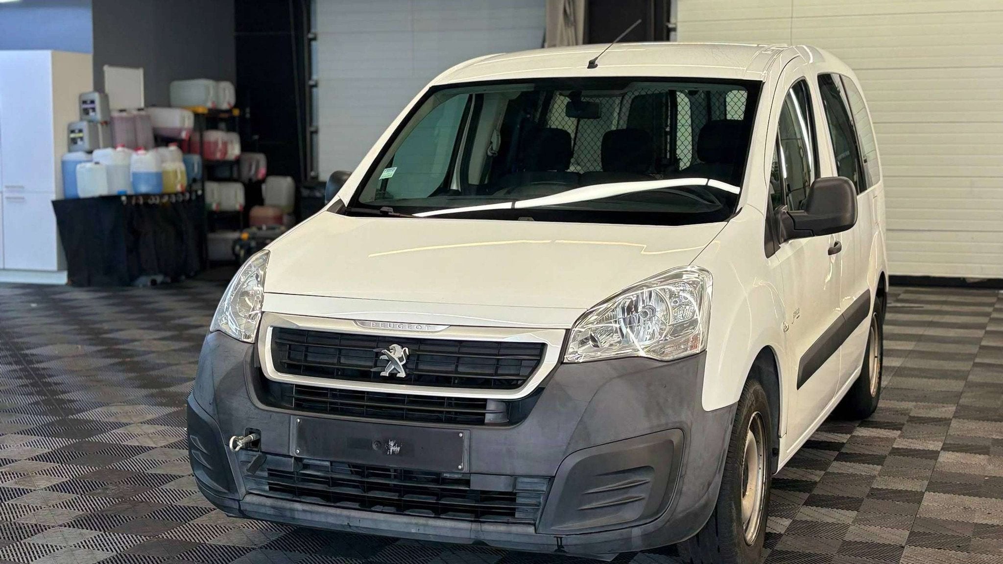 Peugeot Partner BENZINE bj2017 EUR6b JOINT DE CULASSE, Gebruikt, 4 cilinders, Wit, Bedrijf