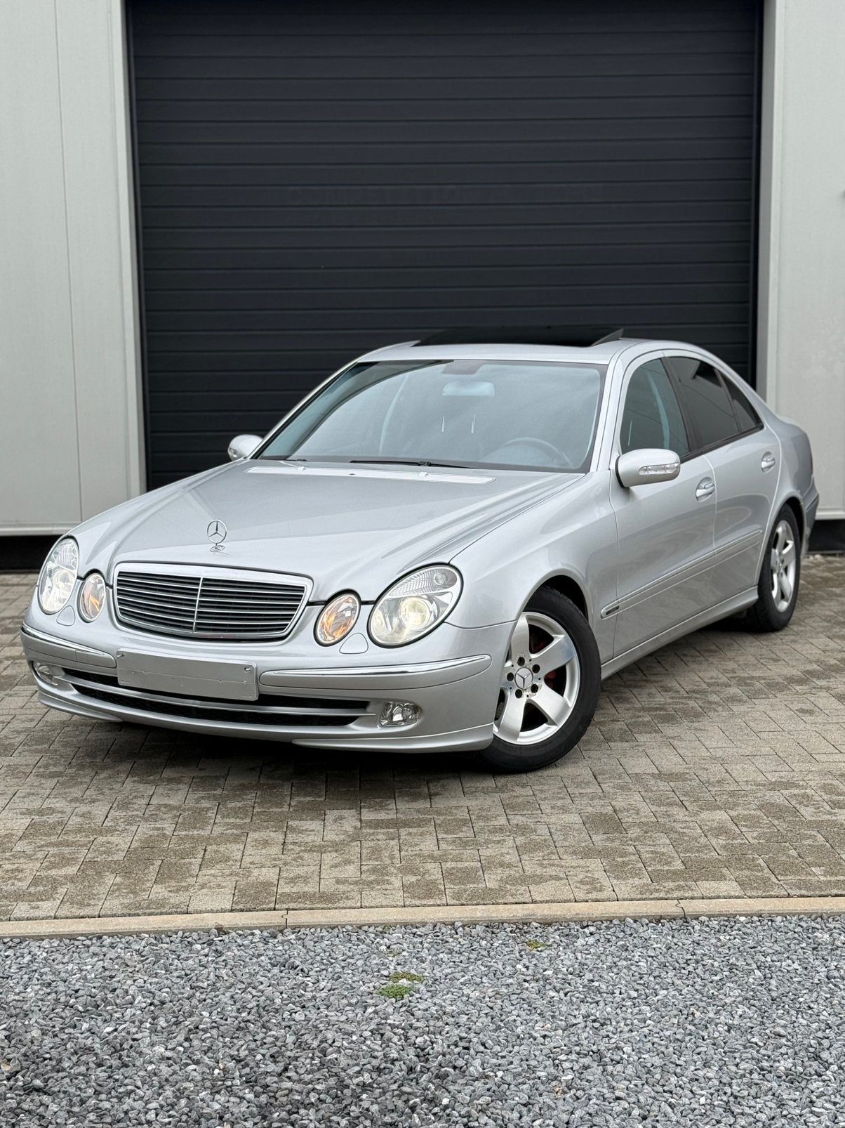 Mercedes E240 Essence Avantgarde V6, Cuir, Achat, Entreprise, Boîte manuelle