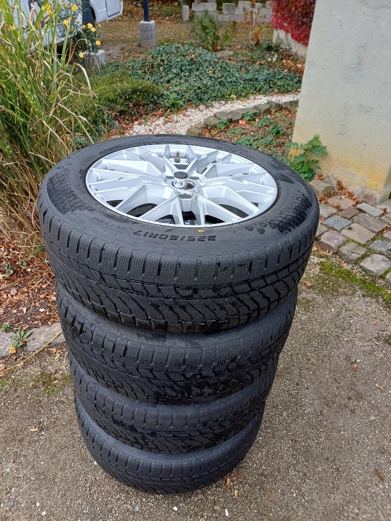 Pneus hiver Falken + Carmani 17", Autos : Pièces & Accessoires, Pneus hiver, Véhicule de tourisme, Enlèvement, Utilisé