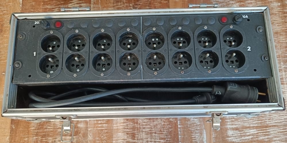 Stopcontacten verdeelblok in flight case, Muziek en Instrumenten, Ophalen of Verzenden, Gebruikt