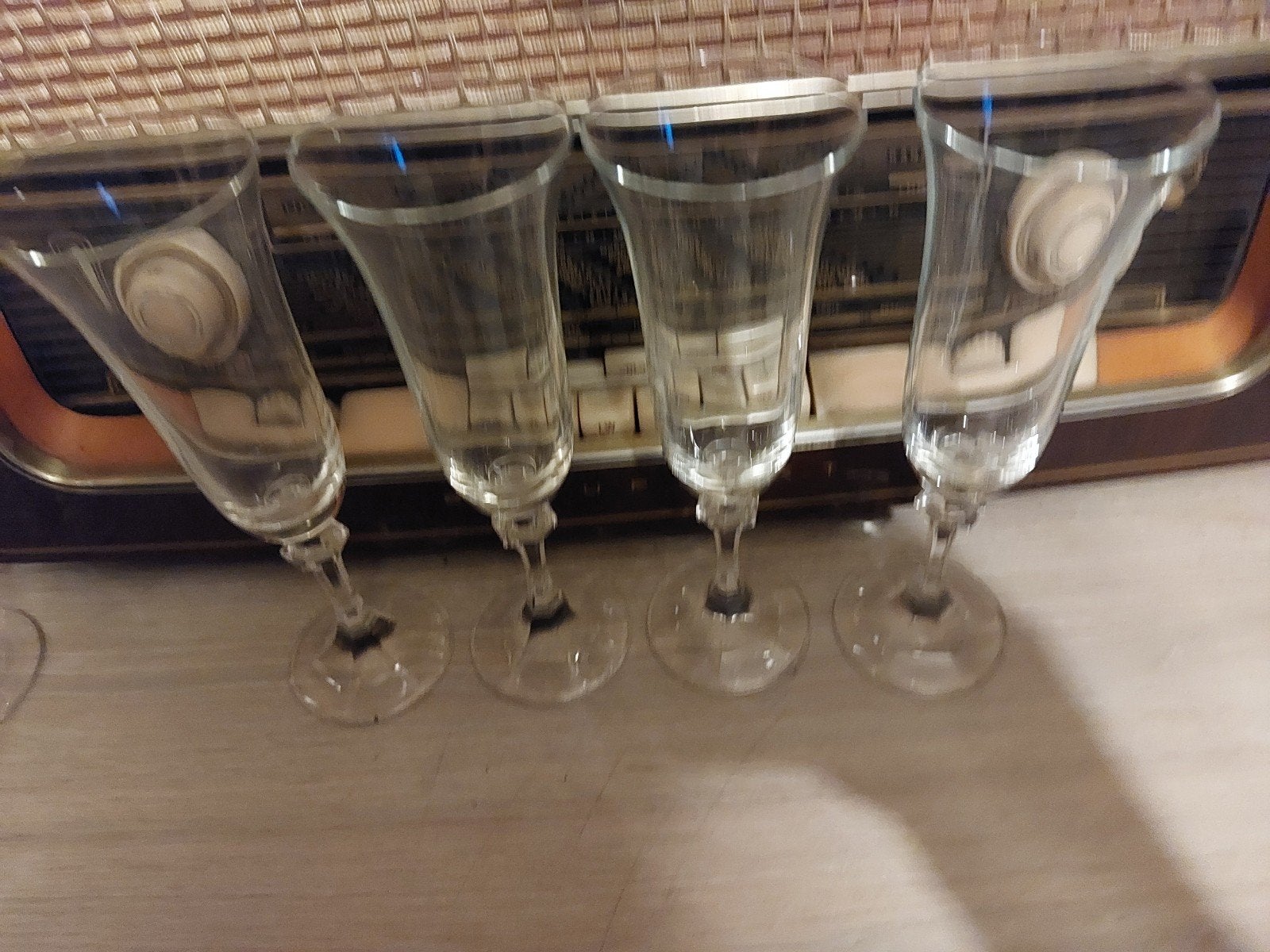 4 champagneglazen en 4 wijnglazen., Ophalen