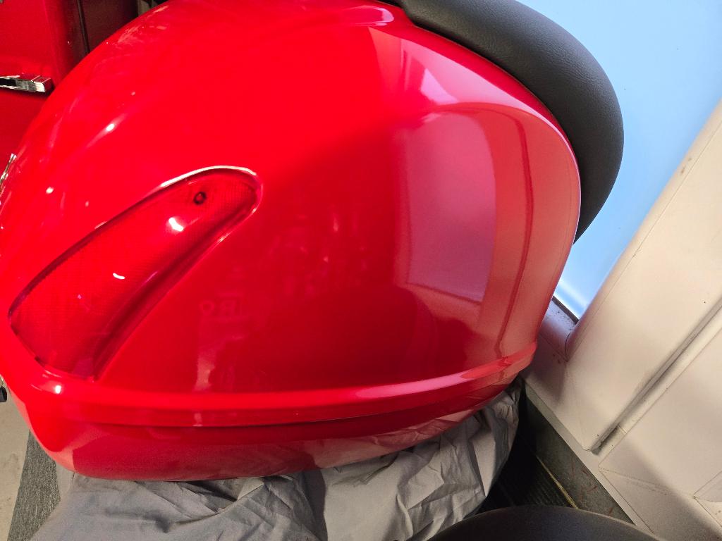top case vespa gts, Fietsen en Brommers, Scooters | Vespa, Ophalen, Zo goed als nieuw