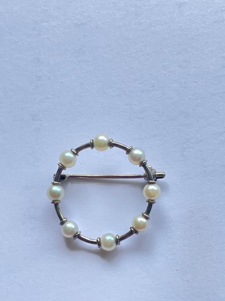 FIJNE BROCHE VAN PARELS EN ZILVER., Handtassen en Accessoires, Broches, Ophalen of Verzenden, Zilver, Zilver