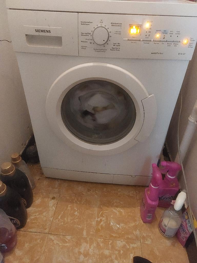 Wasmachine, Elektronische apparatuur, Wasmachines, Ophalen, 1200 tot 1600 toeren, Gebruikt, 8 tot 10 kg