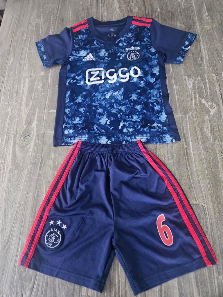 Leuk Ajax tenue, bestaande uit een shirt en broekje. Maat 12, Ophalen of Verzenden, Shirt
