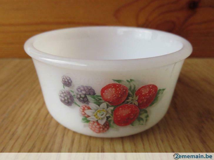 vintage arcopal superbe ramequin avec motif fruitiers