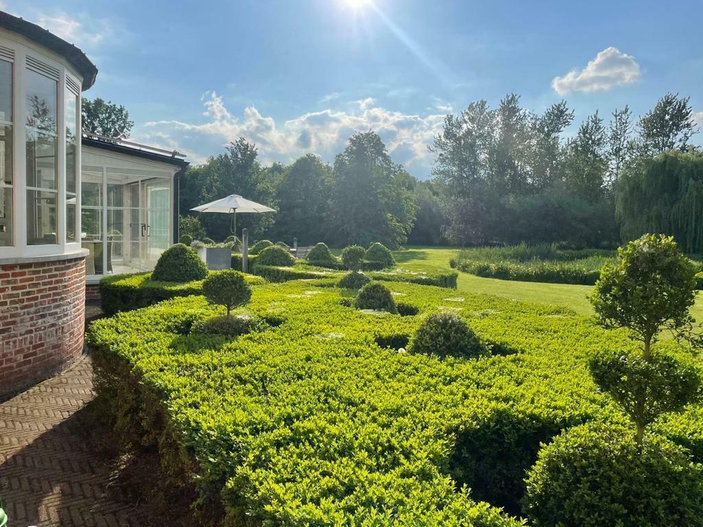 Tuinman gezocht, Entretien de jardins ou Taille