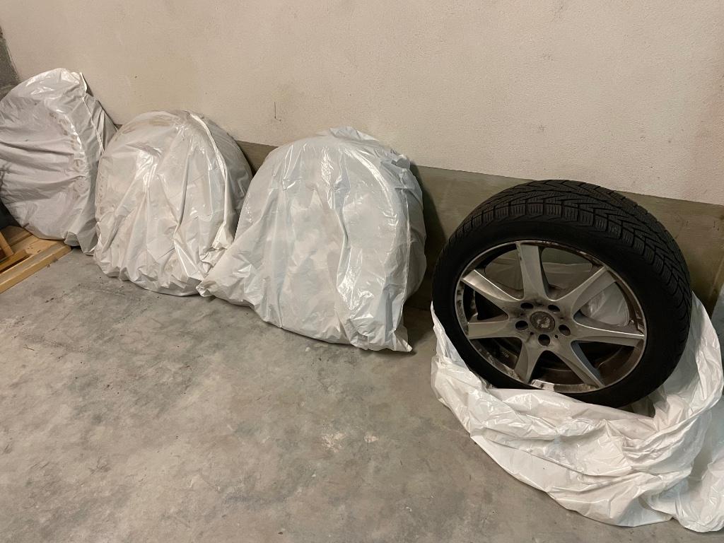 4 pneus hiver Vredestein sur  jante Dezent 225/45R17, Pneus et Jantes, Pneus hiver, Véhicule de tourisme, 17 pouces