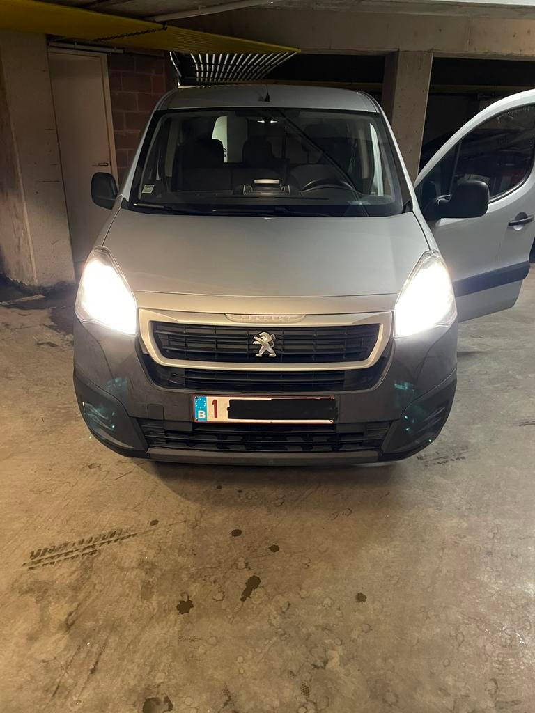 Peugeot Partner 2018, Auto's, Bestelwagens en Lichte vracht, Voorwielaandrijving, 4 deurs, Stof, 1600 cc