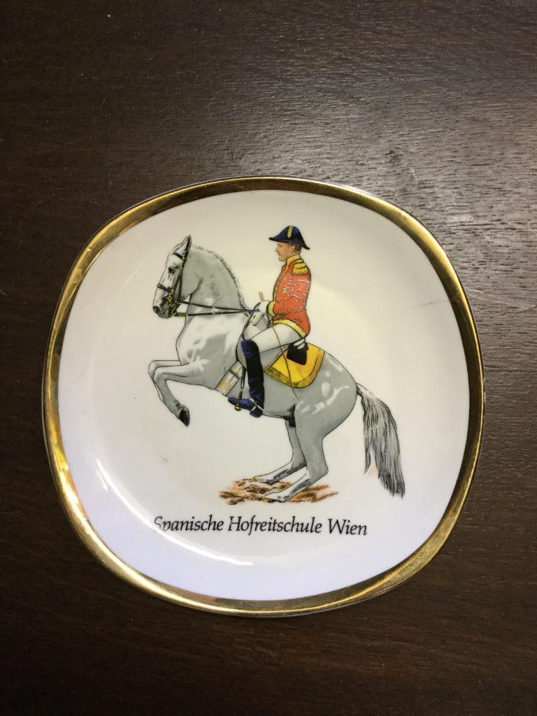 Porseleinen bordje - paard en ruiter, Antiek en Kunst, Ophalen of Verzenden