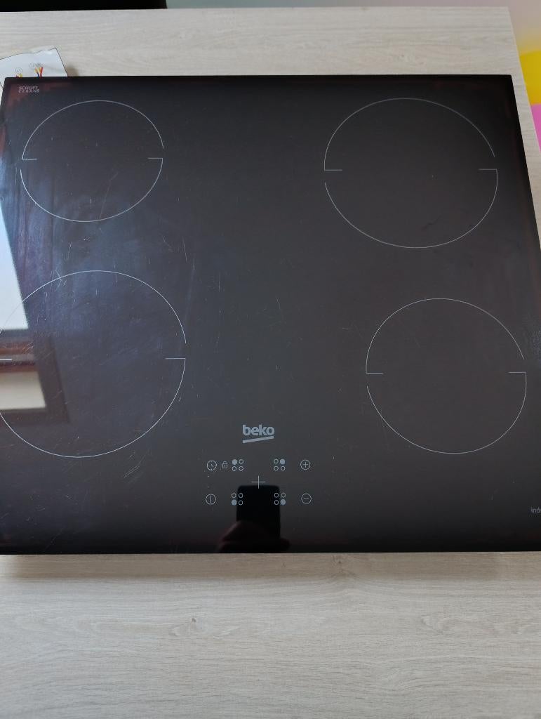 taque electrique beko, Electroménager, 4 zones de cuisson, Encastré, Comme neuf, Enlèvement