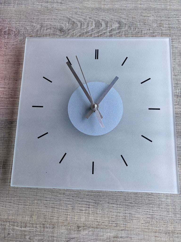 Analoge klok, Ophalen, Zo goed als nieuw