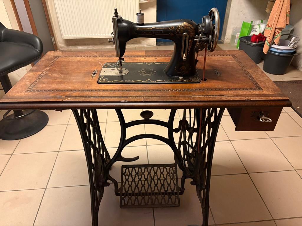 Machine a coudre ancienne Eureka, Enlèvement