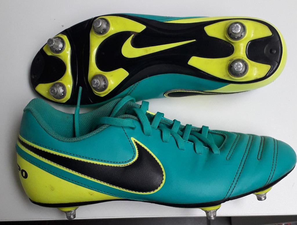 Nike voetbalschoenen maat 41, Sport en Fitness, Voetbal, Ophalen, Gebruikt, Schoenen