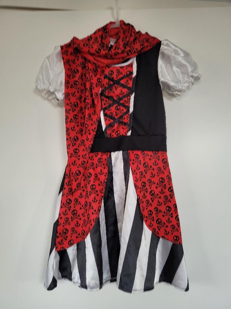 Deguisement: robe pirate noir,blanche ,rouge + foulard, Ophalen, Zo goed als nieuw, 122 t/m 128, Jongen of Meisje