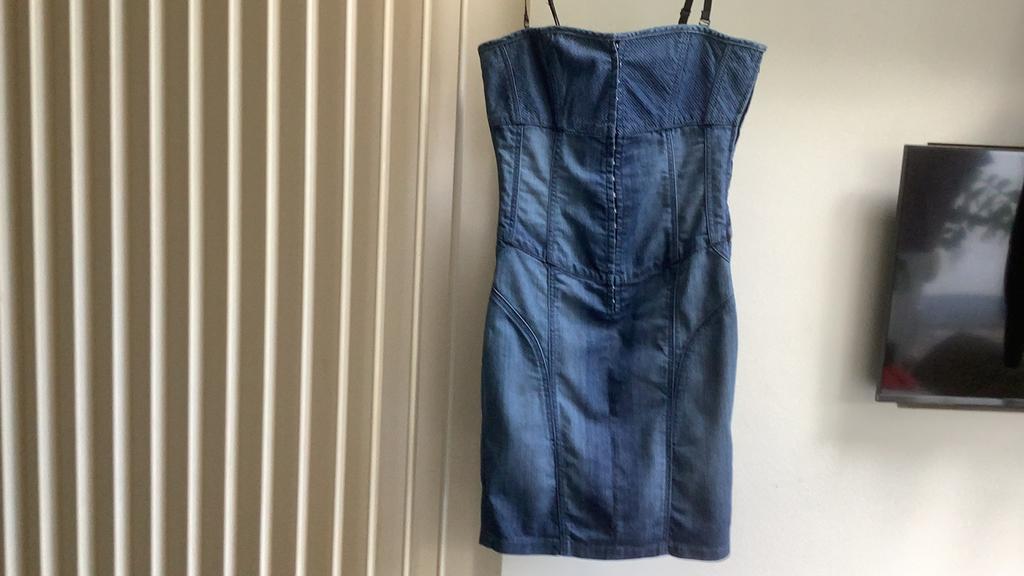 Top article. Nouvelle robe en jean de GUESS. Taille 36., Vêtements | Femmes, Neuf, Guess, Enlèvement ou Envoi, Taille 36 (S)