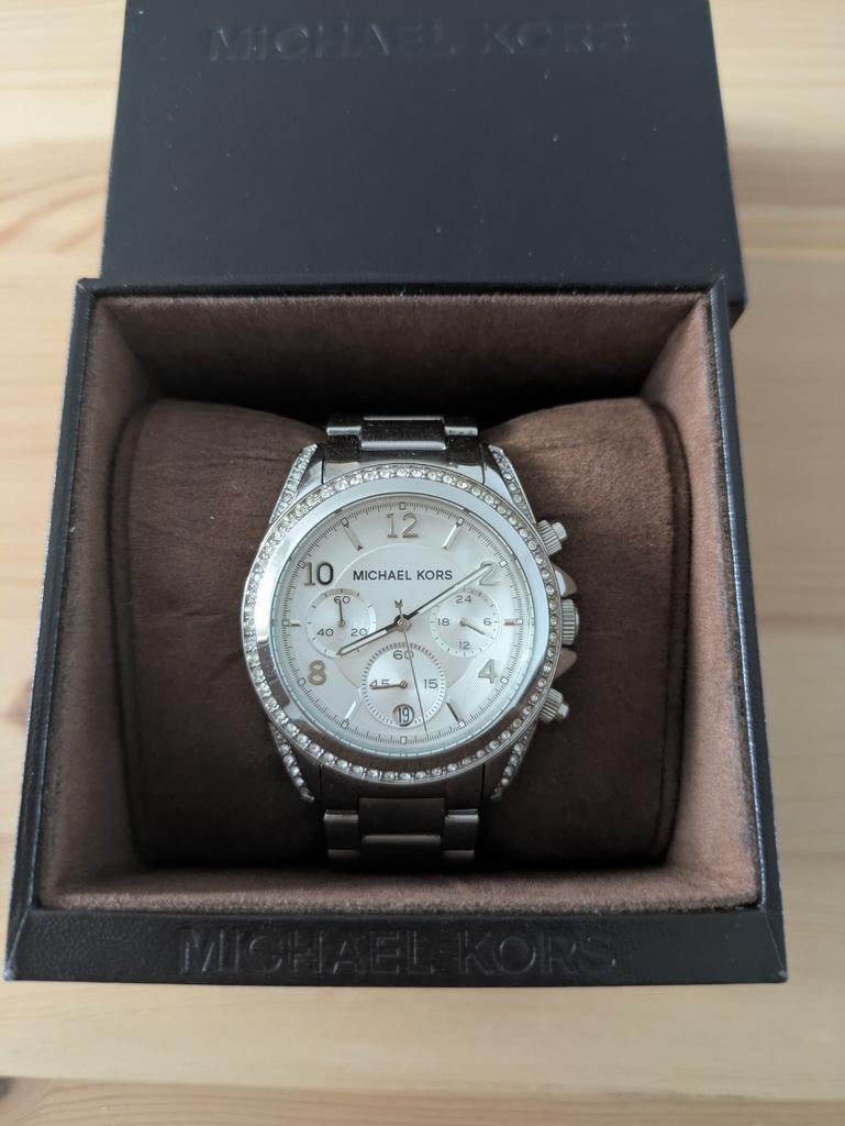 Dameshorloge Michael Kors met steentjes in goede staat, Ophalen, Gebruikt