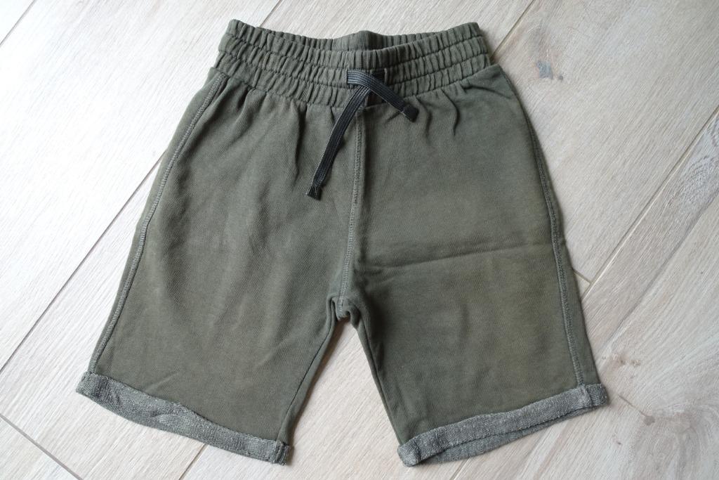 Groene katoenen short maat 134 / 140, Kinderen en Baby's, Kinderkleding | Maat 134, Broek, Gebruikt, Ophalen of Verzenden, Hema