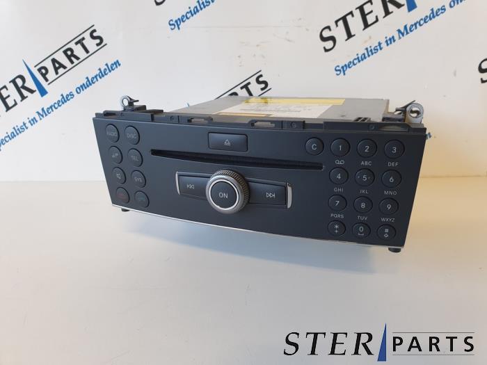 Radio CD Speler van een Mercedes C-Klasse, Auto-onderdelen, Elektronica en Kabels, Mercedes-Benz, Gebruikt, 3 maanden garantie