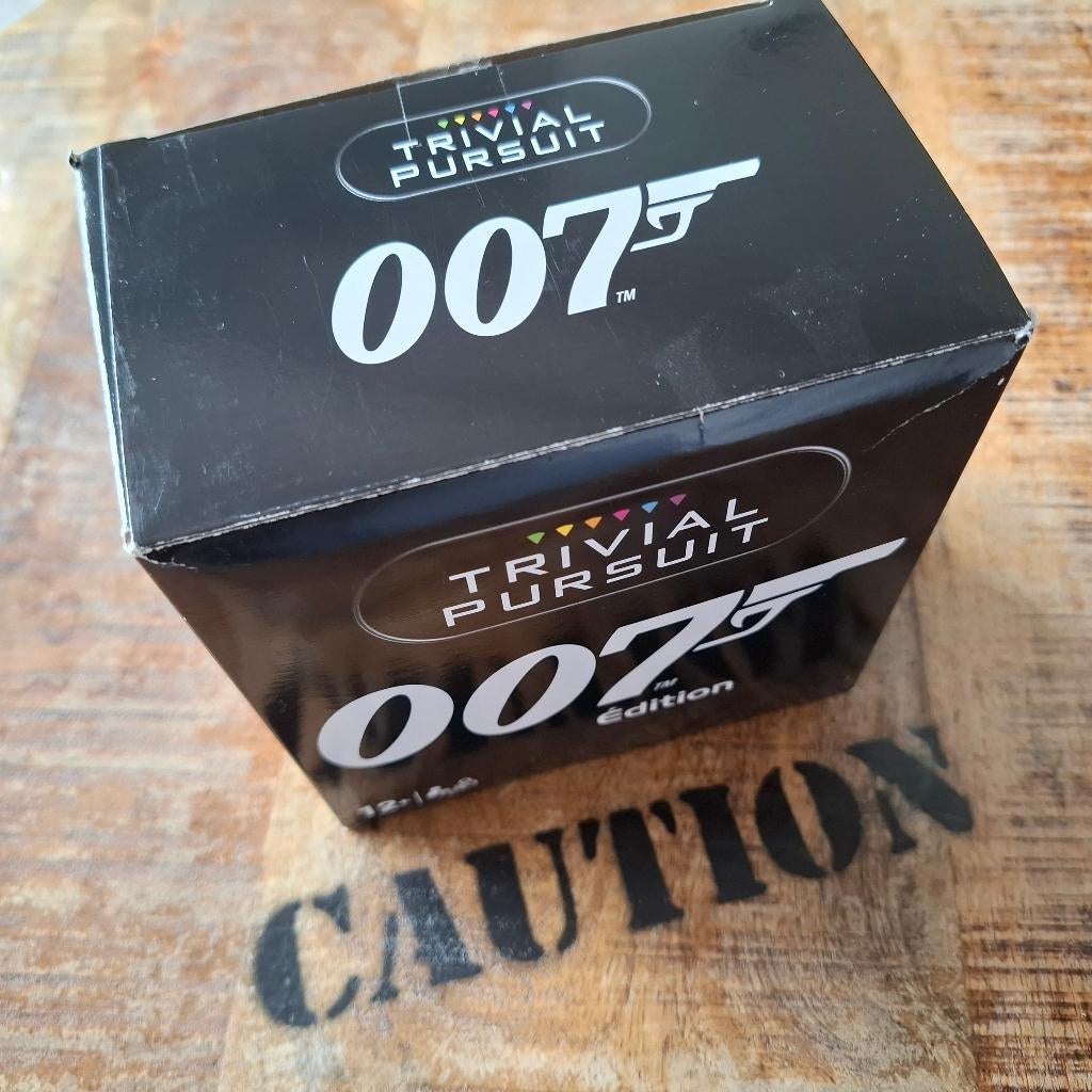 JAMES BOND 007 Jeu Trivial Pursuit Game Objet en Etat NEUF, Enlèvement, Comme neuf