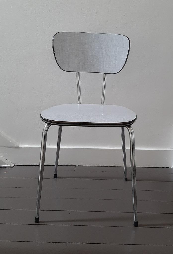 Eén formica stoel lichtgrijze kleur (vintage sixties), Huis en Inrichting, Ophalen of Verzenden, Gebruikt, Vintage sixties formica