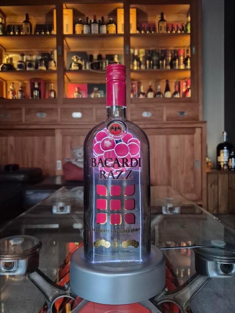 Bacardi Razz Lichtreclame, Ophalen
