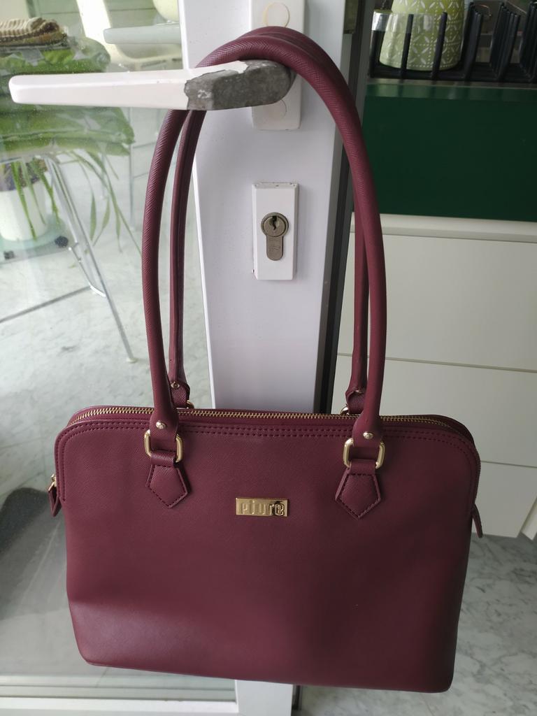 Piure handtas in warm bordeaux met lange handvaten, Handtassen en Accessoires, Tassen | Damestassen, Ophalen of Verzenden, Zo goed als nieuw