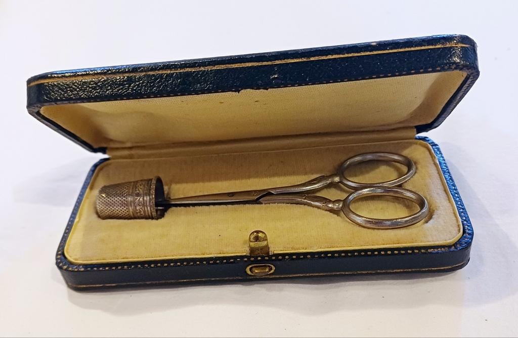 Kit de couture ancien, dé à coudre et ciseaux, Enlèvement ou Envoi