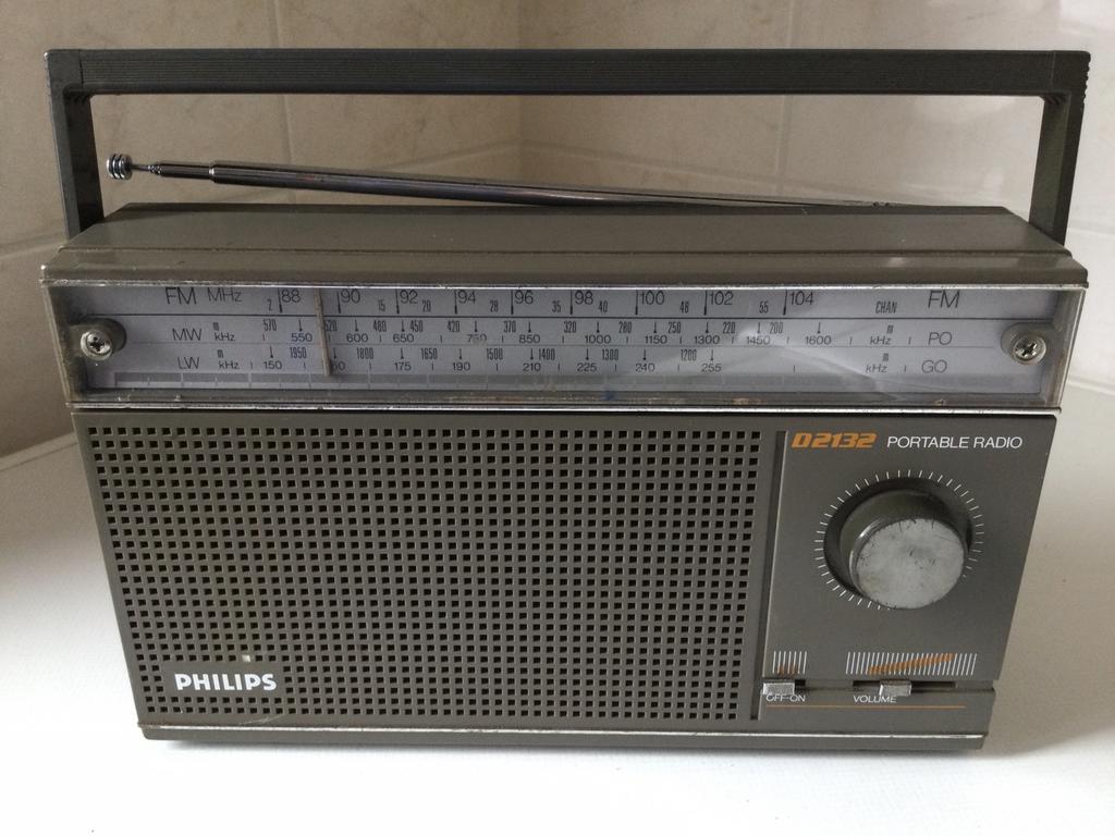 Philips D2132 portable radio in werkende staat, Enlèvement ou Envoi, Utilisé, Radio