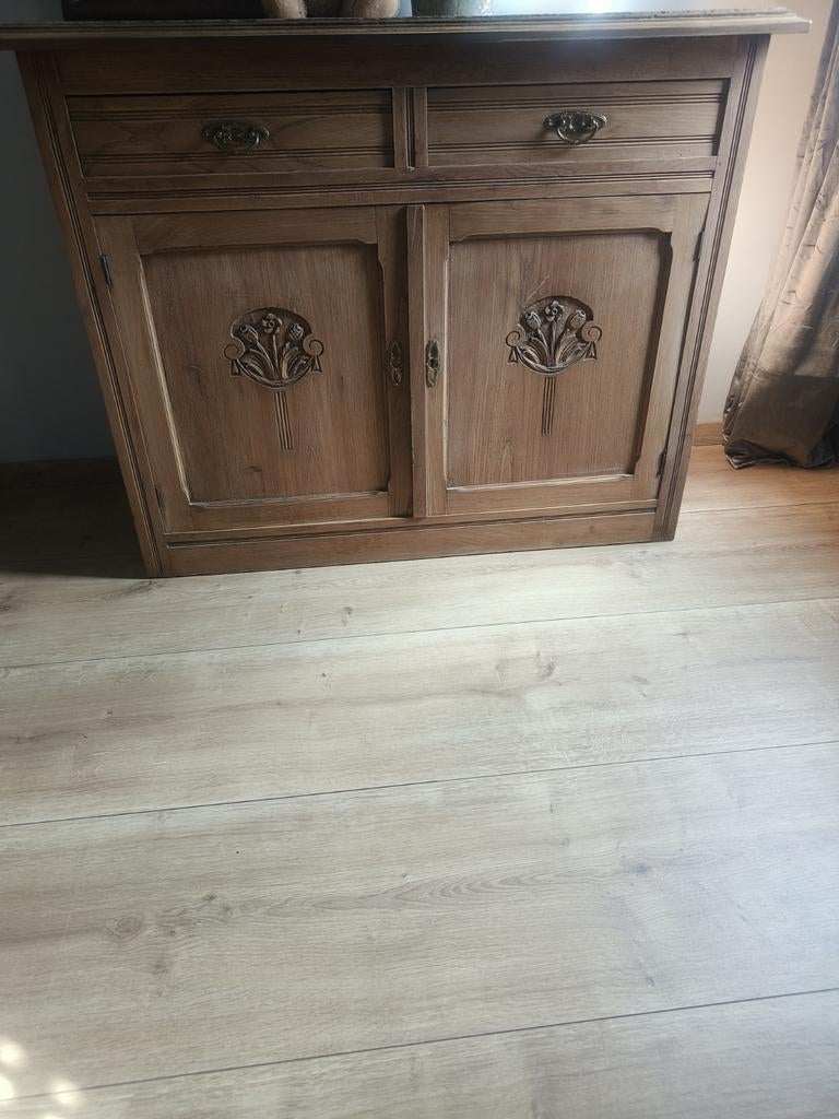 Oude grenen kast 110 breedte/ 85 hoogte/ 45 diepte, Ophalen