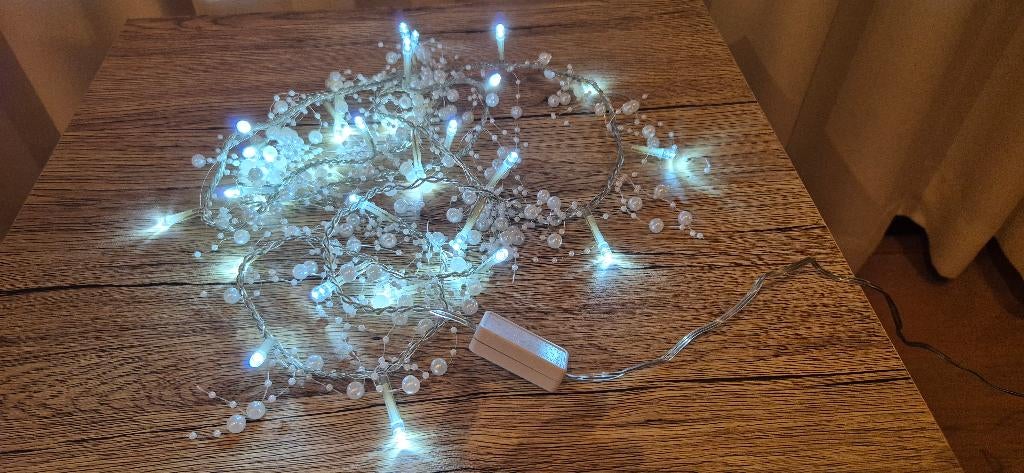 Decoratieve LED kerstverlichting met parelachtige bolletjes, Ophalen of Verzenden, Zo goed als nieuw