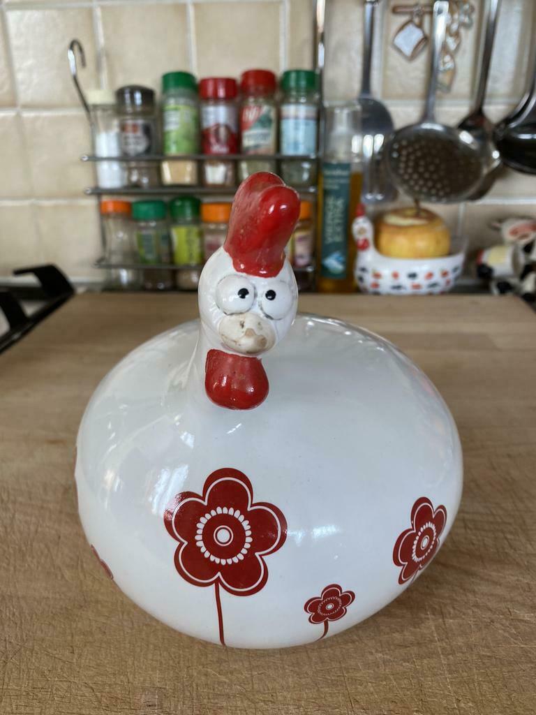 Ancienne poule j Line à fleurs rouges moyenne, Comme neuf
