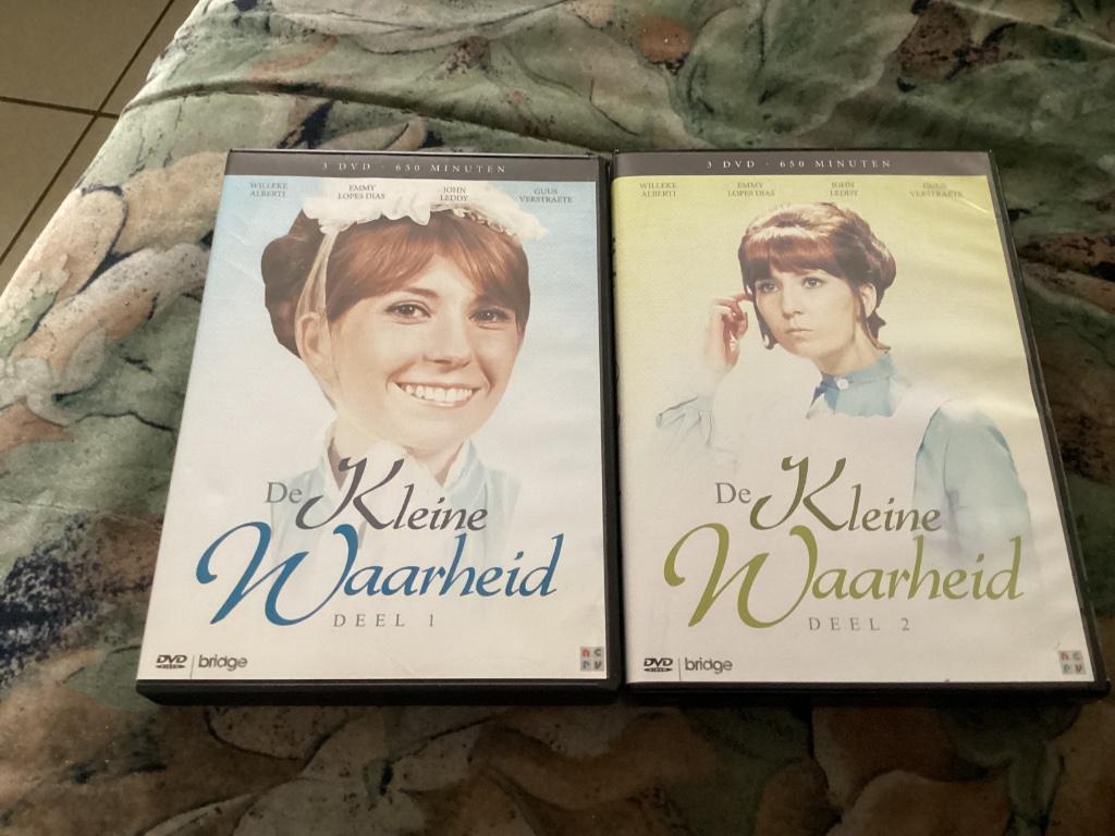 De Kleine Waarheid deel 1 en deel 2, Ophalen of Verzenden, Boxset