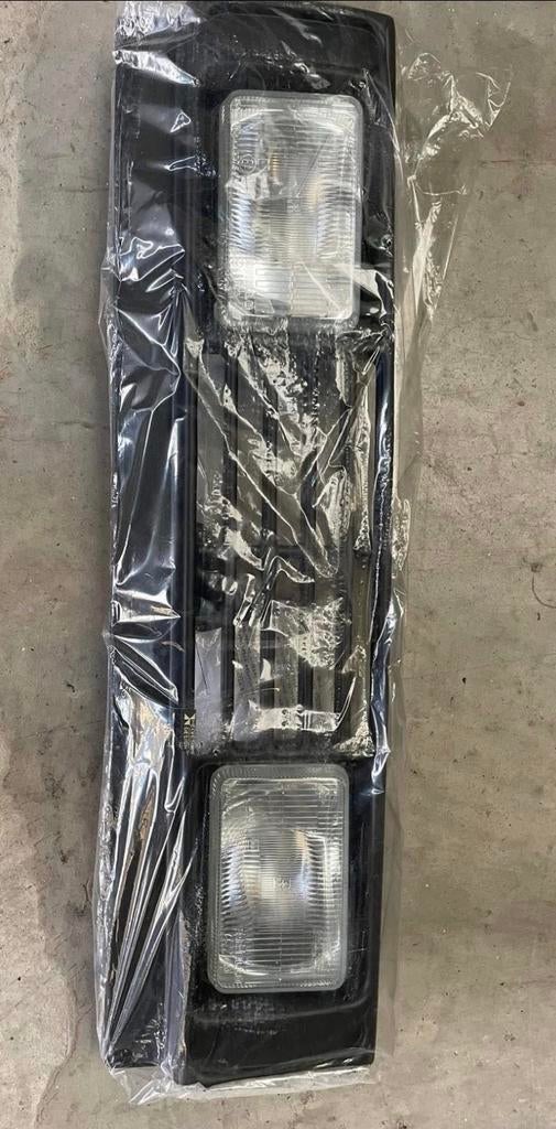 Calandre Renault R9 avec projecteurs nouvelle !, Autos : Pièces & Accessoires, Enlèvement, Renault