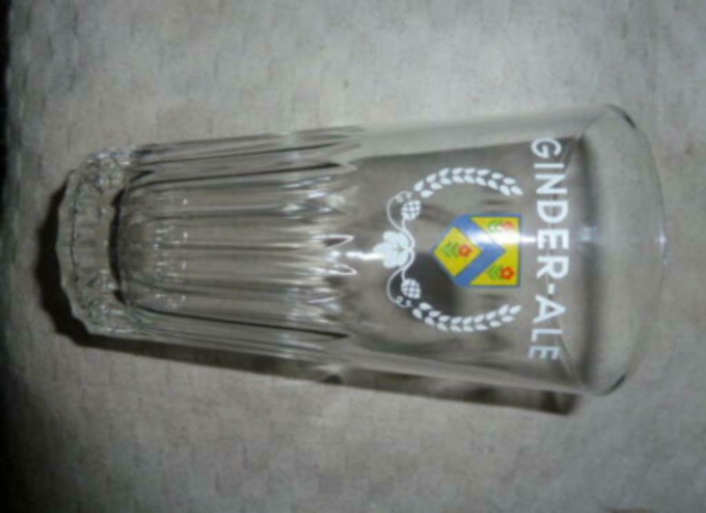 #M bier glas GINDER - ALE " Ribbelglas " Martinas Merchtem, Verzamelen, Glas en Drinkglazen, Nieuw, Bierglas, Ophalen of Verzenden