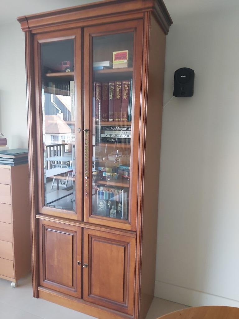 Prachtige mahoni vitrinekast met deuren, 25 à 50 cm, Avec porte(s), Stijlvol klassiek, Comme neuf