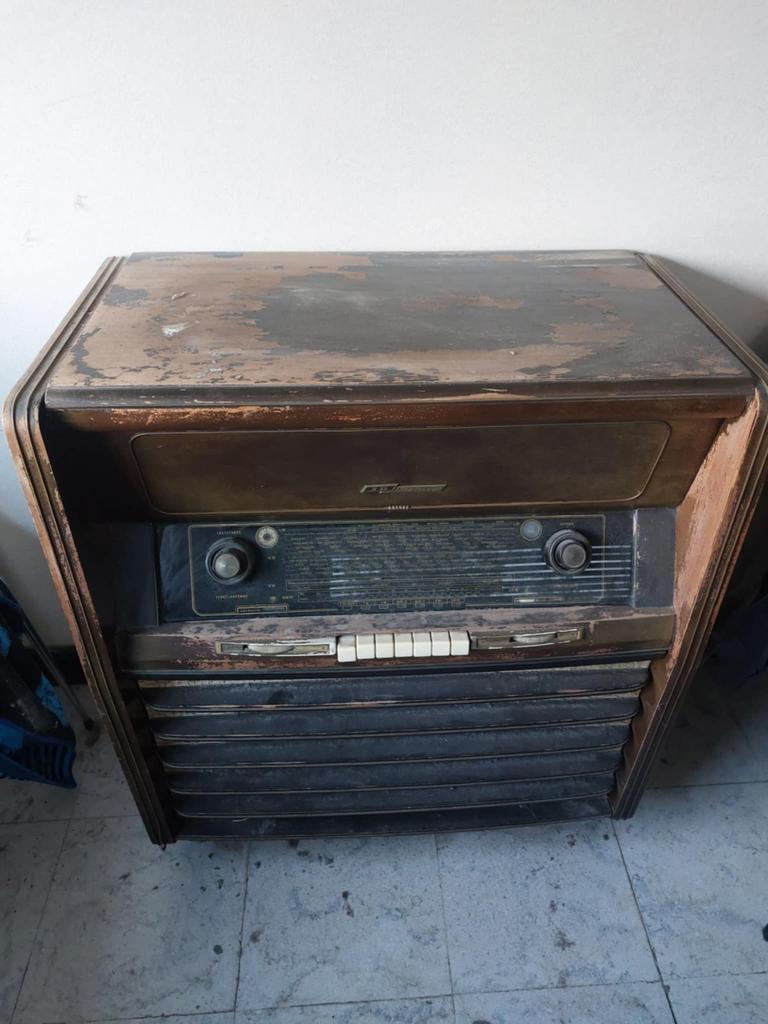 Oude radio met platenspeler, Ophalen, Platenspeler