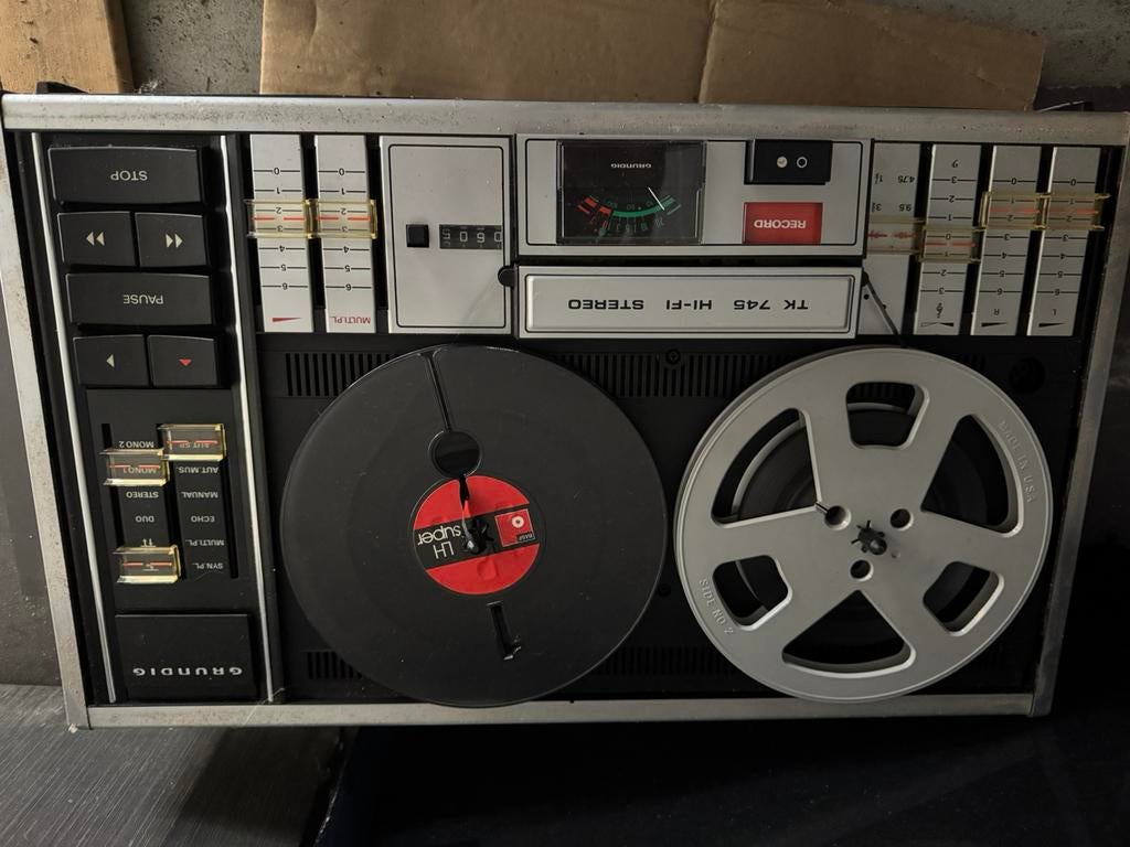 Lecteur à bandes grundig, Ophalen, Bandrecorder, Met stofkap