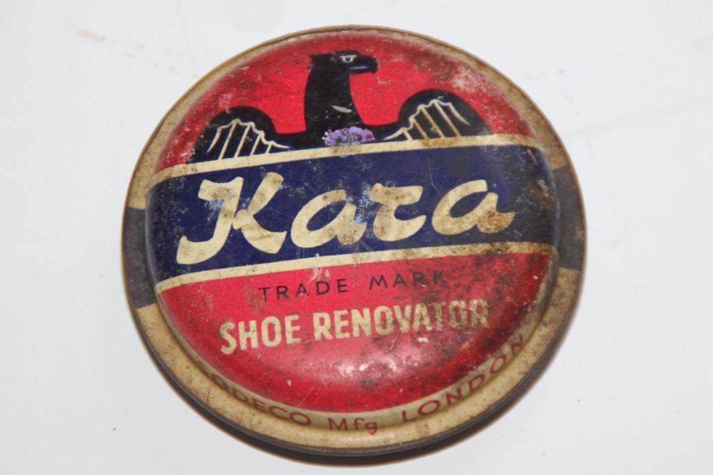 GB WW2 doos „Kara London shoe polish” (vol), Verzenden, Landmacht, Kleding of Schoenen