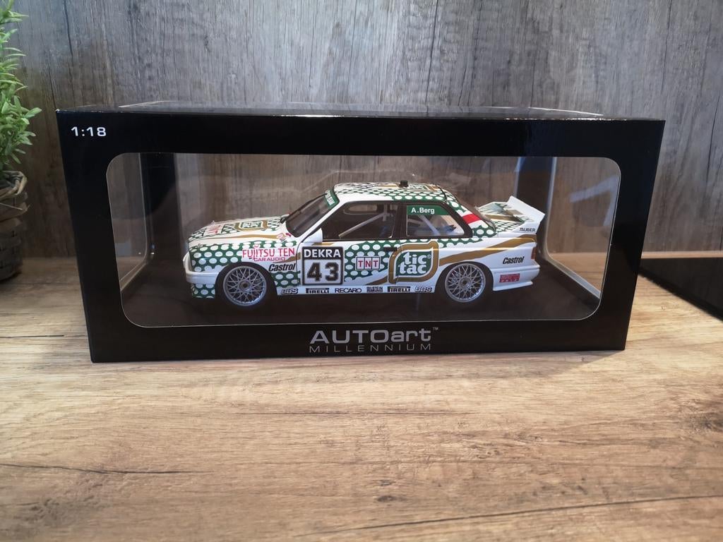 1:18 Autoart BMW E30 M3 DTM Tic Tac, Ophalen of Verzenden, Nieuw, Auto, Autoart