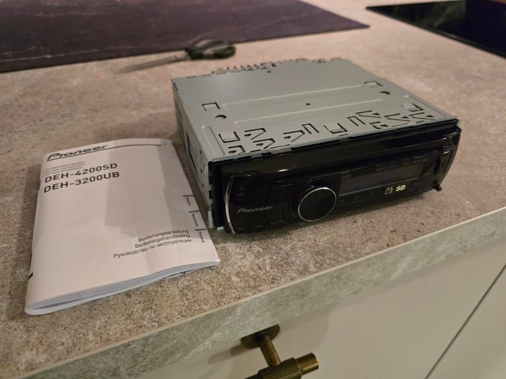 Pioneer DEH-4200SD autoradio, Enlèvement