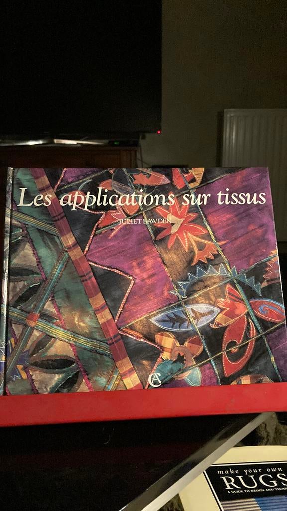 Applications sur les tissus - Juliet Bawden, Enlèvement ou Envoi, Comme neuf, Broderie ou Couture
