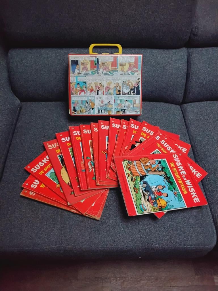 Vintage SuskeWiske koffer begin ’80 met 16 strips 1974-1982, Ophalen of Verzenden