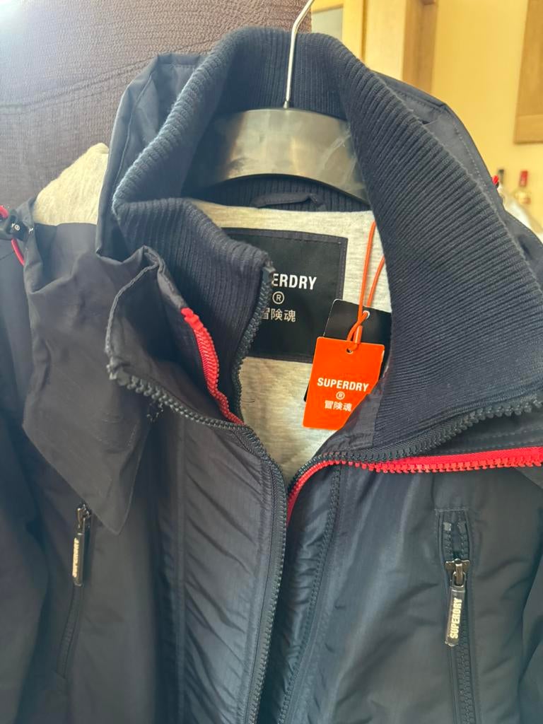 nouvelle veste Superdry taille L, Neuf