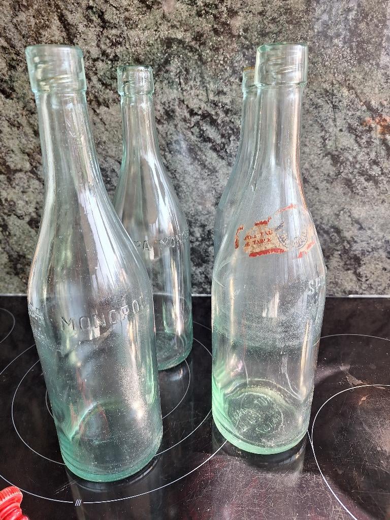 4 anciennes bouteilles Spa Monopole avec bouchons entrants, Collections, Marques & Objets publicitaires, Utilisé, Enlèvement ou Envoi