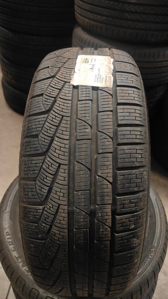 225/45r18 Pirelli 45€ per stuk met montage en balanceren, Ophalen